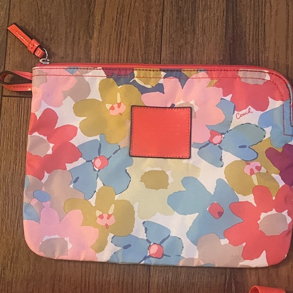 Coach Getaway Floral Weekender Bag With Pouch - Picture 2 of 12
